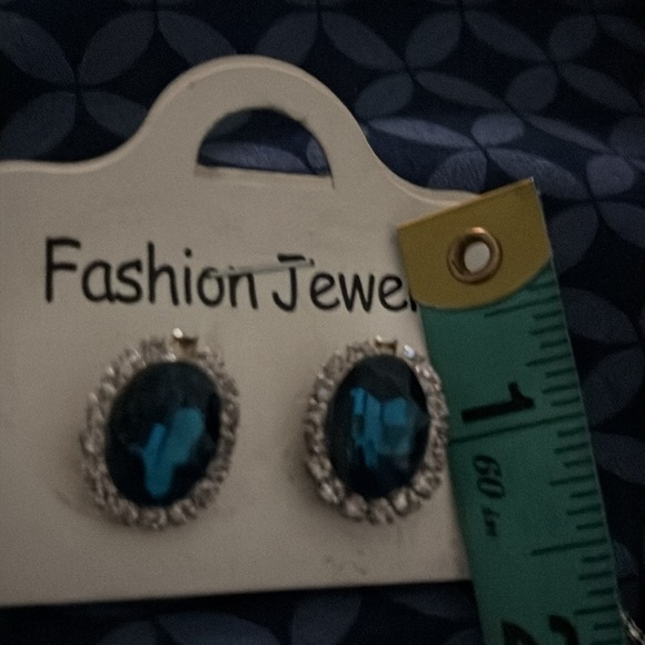 Elegant Silver and Blue Jewelry Set - Picture 11 of 12